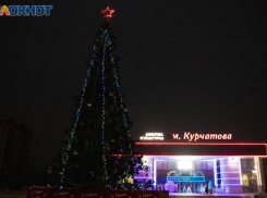 Елку у ДК имени Курчатова установят с запозданием 