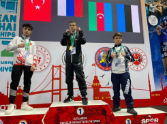 Волгодонец Макар Макаренко победил турка и эстонца на чемпионате Европы по тайскому боксу