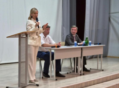 Защита интересов учителей и прямой диалог: Екатерина Стенякина встретилась с педагогами Волгодонска