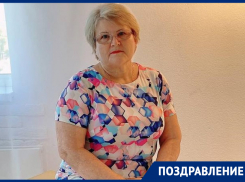 Ирину Шеховцову с днем рождения поздравляет семья