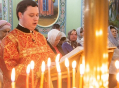 В Волгодонск доставили благодатный огонь