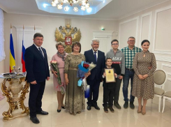 Под марш Мендельсона в Волгодонске чествовали пару сапфировых юбиляров