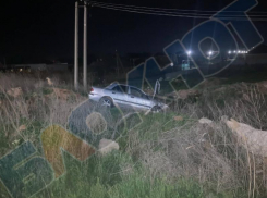 Разбитый «Мицубиси» с отметкой 150 км/ч на спидометре простоял всю ночь на Весенней