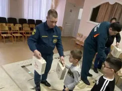 Дежурный караул 12 ПСЧ  Волгодонска навестил  воспитанников детского сада «Улыбка» с подарками