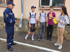 Правила безопасности на воде: спасатели проинструктировали маленьких волгодонцев перед отправкой в лагеря