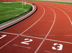 На ремонт беговой дорожки в спортшколе станицы Романовской готовы потратить более миллиона рублей