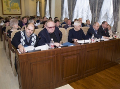В Волгодонске депутаты утвердили экономный бюджет и одобрили появление у главы администрации города первого зама
