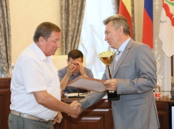 Награды из рук главы администрации Волгодонска получили победители спартакиады трудящихся