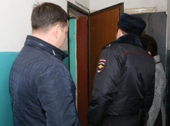 В Волгодонске энергетики прошли по квартирам должников и предупредили об отключениях