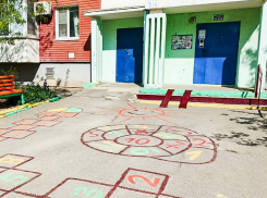 Яркими красками заиграли дворы «Уюта» после совместного субботника