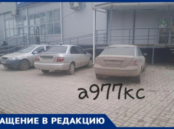 Наглость на колесах: жители проспекта Курчатова возмущены парковкой машин у магазинов на пешеходной зоне