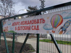 В ДСиГХ признали, что у города нет денег на починку дорожек у детского садика «Голубые дорожки»