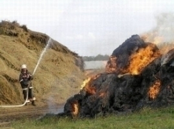 В хуторе Арбузов сгорели 90 квадратных метров сенника
