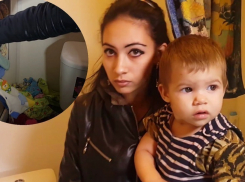 «Затыкаем стены детскими вещами, чтобы искупать малыша», - об условиях жизни в квартире для детей сирот
