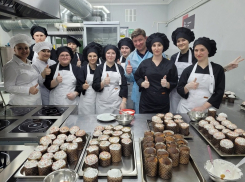 «Пасха на линии фронта»: студенты из Волгодонска испекли куличи для бойцов