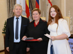 В День конституции 18 волгодонских школьников торжественно получили паспорта