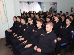 Подростки в форме со школьной скамьи: в Волгодонске появились новые полицейские классы