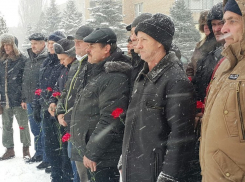 Снегопад не помешал ветеранам-афганцам собраться на митинге в Волгодонске