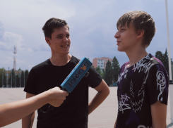 «Кто умнее?»: на волгодонцах протестировали вопросы, на которые отвечали конкурсантки «Мисс Блокнот Волгодонск - 2025»