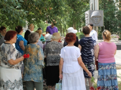 Волгодонцам напомнили о героях былых времен акцией «Свеча памяти»