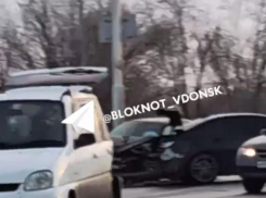 ДТП с участием сразу четырех автомобилей произошло на мосту в Волгодонске  