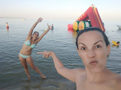 Екатерина и Оксана отдыхают на пляже Цимлянска