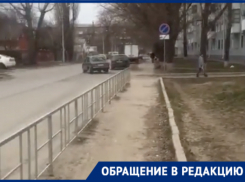 Волгодонец просит убрать бардак возле станции скорой медицинской помощи
