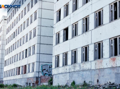 Пока нерешаемый вопрос: у детской городской больницы нет денег на оплату земельного налога под долгостроем