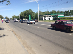 В Волгодонске на улице Бетонной столкнулось пять автомобилей