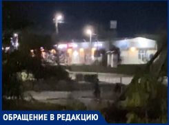 В Волгодонске подростки в первом часу ночи что-то искали в коллекторе и укатили люк прочь