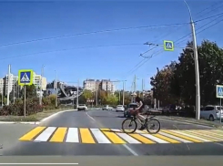 «ПДД? Нет, не слышали!»: всего за час поездки по Волгодонску видеорегистратор снял ряд нарушений