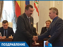 Начальник Роспотрбнадзора Волгодонска и член Союза художников получили памятные знаки «80 лет Ростовской области» 