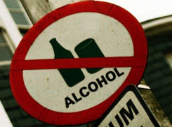 В Волгодонске в «День трезвости» алкоголь продавали из-под полы. Одного предпринимателя уличили с поличным