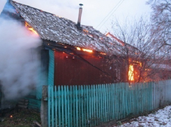 В Дубовском районе сгорел одноэтажный дом