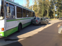В Волгодонске пассажирский автобус спровоцировал ДТП