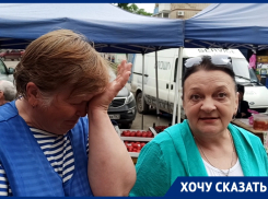 «Мы торгуем здесь полжизни»: продавцы просят легализовать стихийный рынок на улице 30 лет Победы