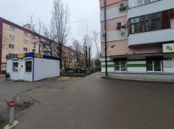 Ларьки «Дымок» продолжили демонтировать в Волгодонске 