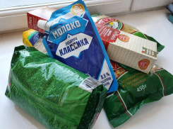 Продуктовые наборы за май волгодонские школьники из малообеспеченных семей и инвалиды получат до 5 июня 