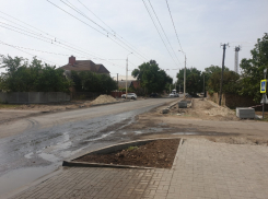 Сроки выполнения капремонта переулка Первомайского в Волгодонске сдвигаются на месяц