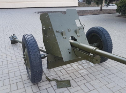 Военная пушка на площади Победы пережила первый набег вандалов