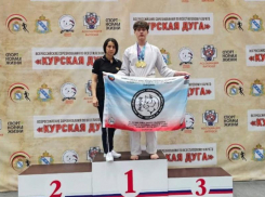 Три золотых медали завоевал на Всероссийских соревнованиях «Курская Дуга» волгодонский каратист Евгений Мельник 