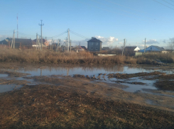 «Вместо освещения улиц нам прислали много писем»: жители Красного Яра построили дома в очень темном районе