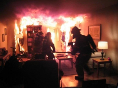 Из горящего дома в Цимлянском районе чудом спаслись 25-летняя девушка и ее 6-летняя дочь