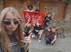 Это реабилитация нацизма: в Следственном комитете жестко прокомментировали  поступок зигующих  подростков в Волгодонске