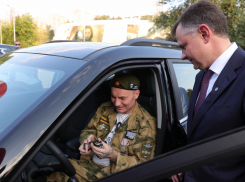 Героям СВО в Ростовской области передали 10 автомобилей с ручным управлением