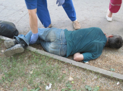 В Волгодонске случайные прохожие спасли лежавшего без сознания мужчину