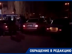 «Сходки, дрифт и громкая музыка»: волгодончанка о парковке гипермаркета «Магнит»