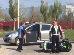 В Волгодонске пожилой водитель «Nissan» сбил мотоциклиста