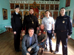 В день Святого Георгия Крестовоздвиженский храм посетила полиция и ветеран ВОВ