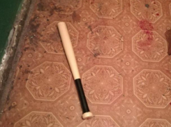 Жильцы общежития у Центральной библиотеки Волгодонска учинили кровавую «разборку» с применением топора и биты